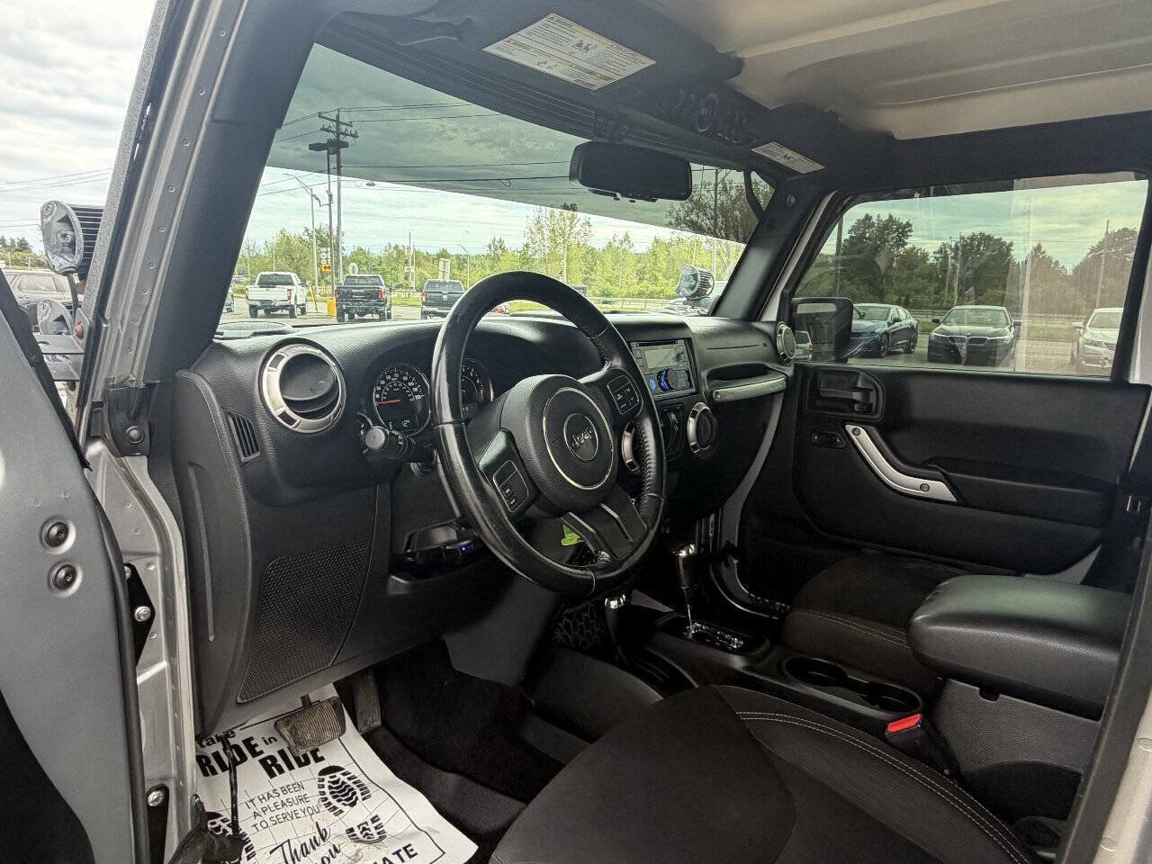 Used 2017 Jeep Wrangler Unlimited Sahara AWD/4WD image 9