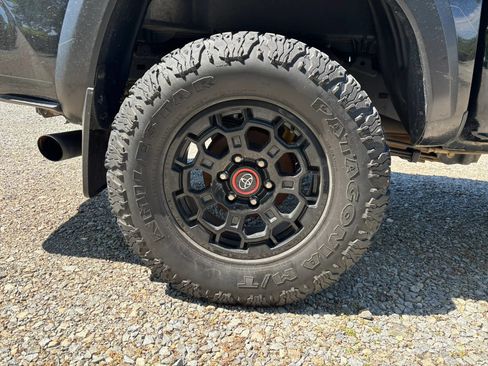 Used 2022 Toyota Tacoma TRD Off-Road AWD/4WD image 8