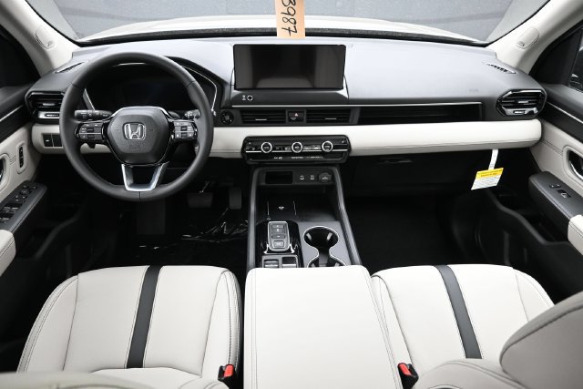New 2026 Honda Pilot Touring image 9