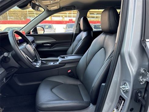 Used 2025 Toyota Grand Highlander AWD image 25