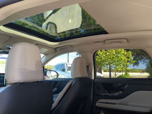 New 2026 Lincoln Corsair Premiere image 21