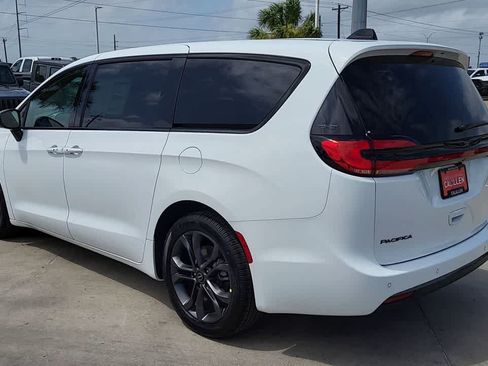 New 2026 Chrysler Pacifica Select FWD image 6