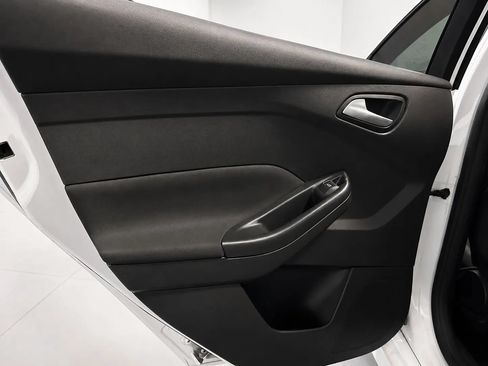 Used 2017 Ford Focus ST FWD image 17