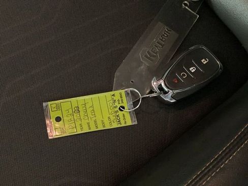 Certified 2022 Chevrolet Trax LT w/ Driver Confidence Package image 39