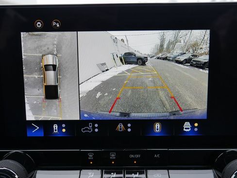 Used 2023 Chevrolet Colorado Trail Boss w/ Technology Package image 16