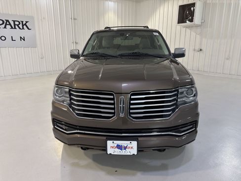 Used 2015 Lincoln Navigator 2WD image 31