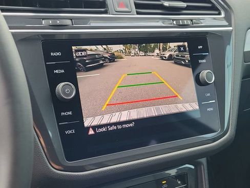Certified 2022 Volkswagen Tiguan SE FWD image 23