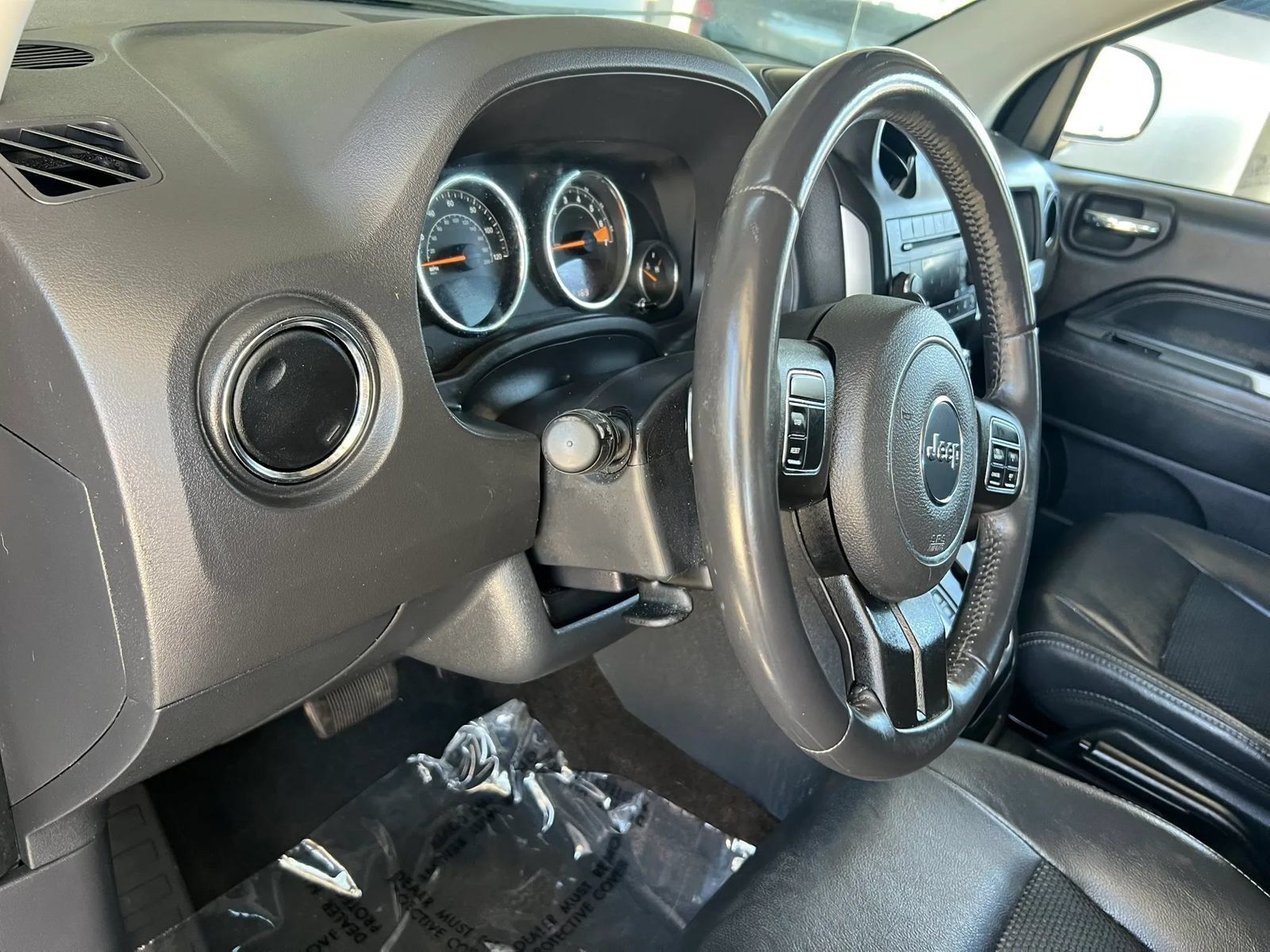 Used 2014 Jeep Compass Latitude AWD/4WD image 15