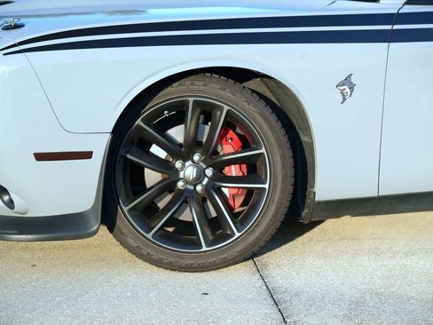 Used 2022 Dodge Challenger R/T w/ Plus Package image 6