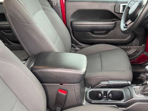 Used 2022 Jeep Wrangler Unlimited Sport image 12