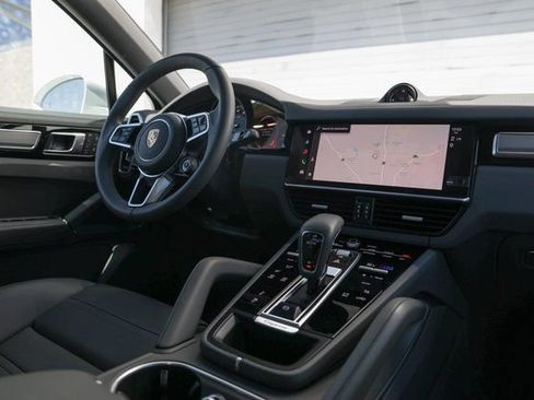 Used 2023 Porsche Cayenne S image 23
