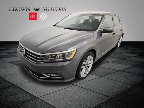 Used 2017 Volkswagen Passat 1.8T SEL Premium image 3