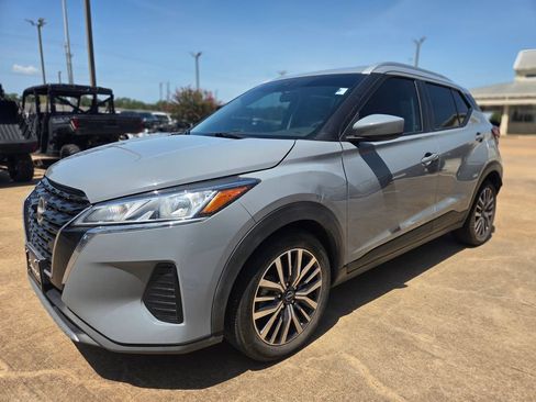 Used 2024 Nissan Kicks SV FWD image 1