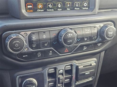 Certified 2020 Jeep Wrangler Unlimited Sahara image 30