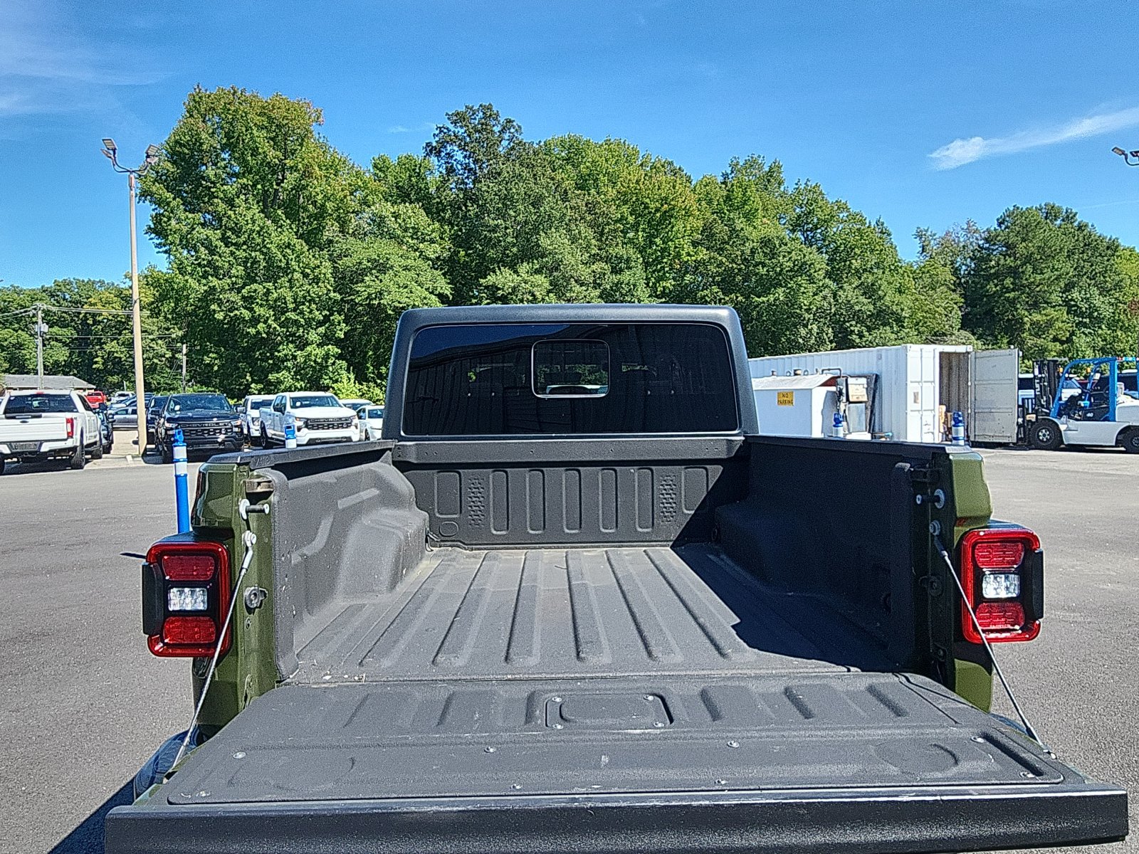 Used 2021 Jeep Gladiator Sport AWD/4WD image 25