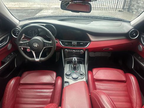 Used 2018 Alfa Romeo Giulia Ti Sport w/ Quick Order Package 22S Sport AWD/4WD image 19
