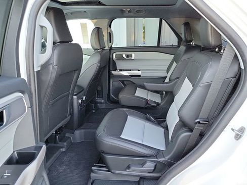 New 2023 Ford Explorer XLT w/ Equipment Group 202A image 5