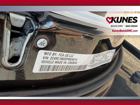 Used 2023 Chrysler Pacifica Touring-L FWD image 38