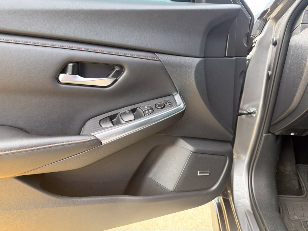 Used 2023 Nissan Sentra SR w/ SR Premium Package FWD image 15