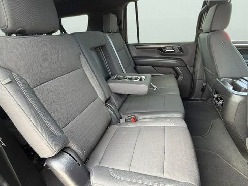 Certified 2025 Chevrolet Suburban LS RWD image 32