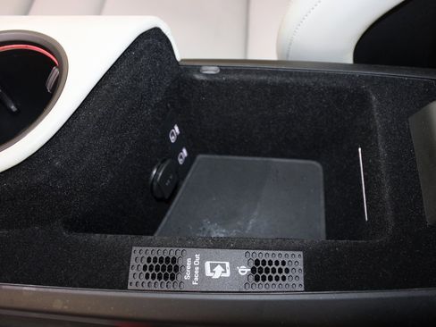 Used 2021 Porsche Taycan 4S image 33