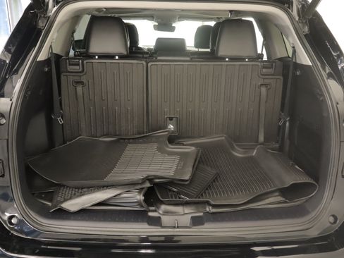 Used 2022 Toyota Highlander XLE AWD/4WD image 22
