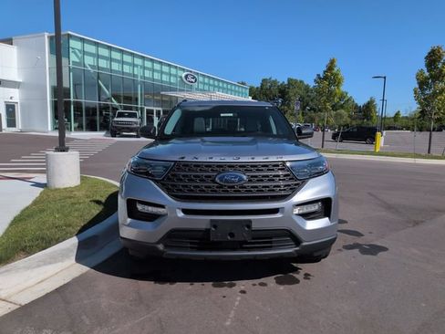 Certified 2021 Ford Explorer XLT w/ Equipment Group 202A AWD/4WD image 8