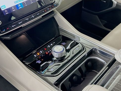 Used 2022 Jeep Wagoneer Series III image 17