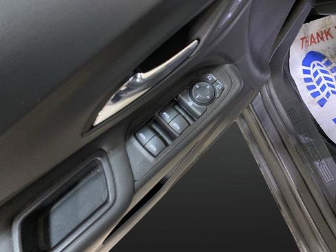 Used 2022 Chevrolet Equinox LT image 36