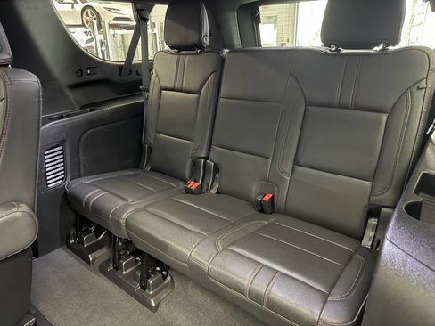 Used 2022 Chevrolet Suburban RST w/ Luxury Package AWD/4WD image 27