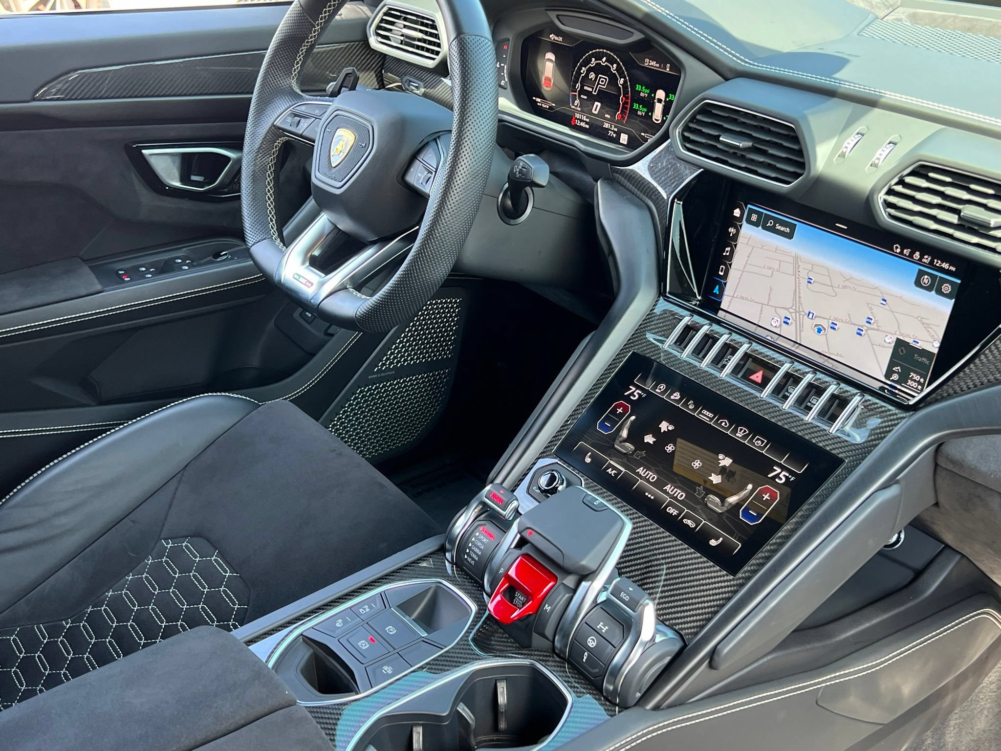 Used 2022 Lamborghini Urus AWD/4WD image 18