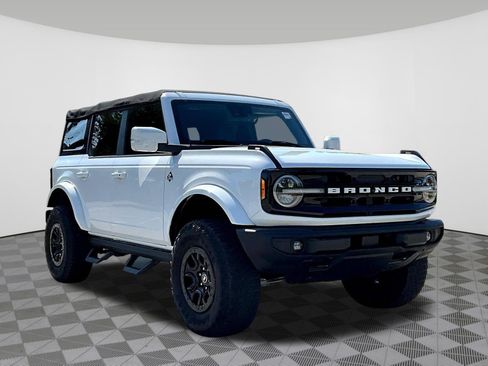 Used 2022 Ford Bronco Outer Banks AWD/4WD image 3