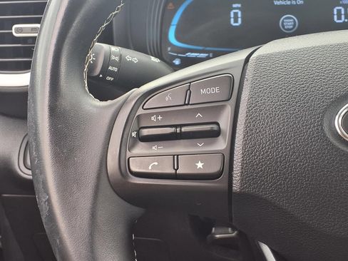 Used 2024 Hyundai Venue Limited FWD image 14