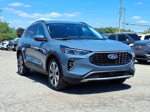 Used 2023 Ford Escape Platinum AWD/4WD image 3