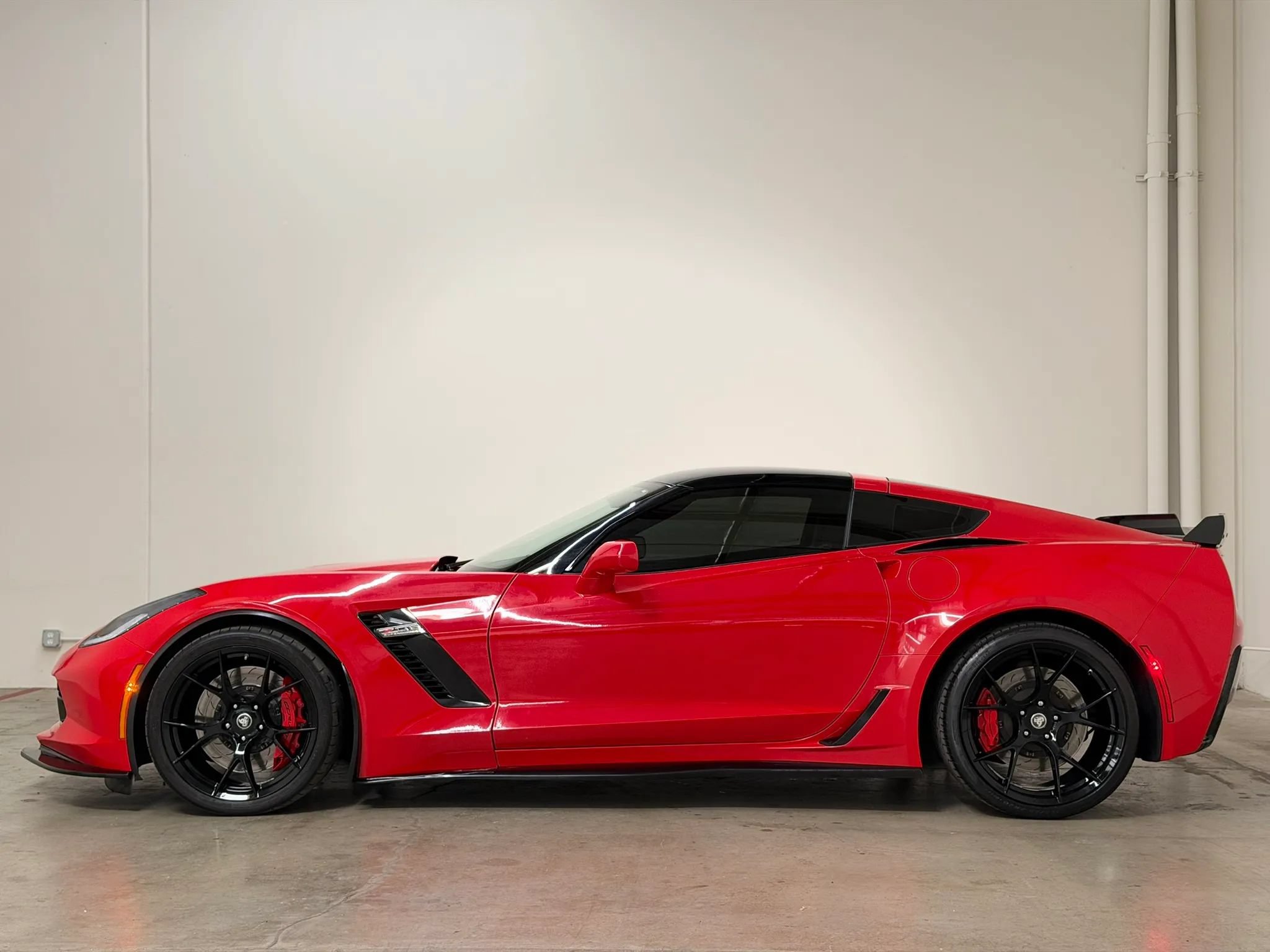 Used 2015 Chevrolet Corvette Z06 w/ 3LZ Preferred Equipment Group RWD image 10