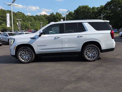 New 2026 GMC Yukon Denali w/ Denali Reserve Package AWD/4WD image 8