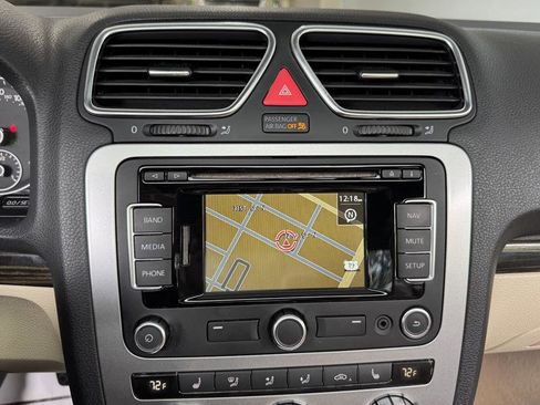 Used 2013 Volkswagen Eos Lux FWD image 21