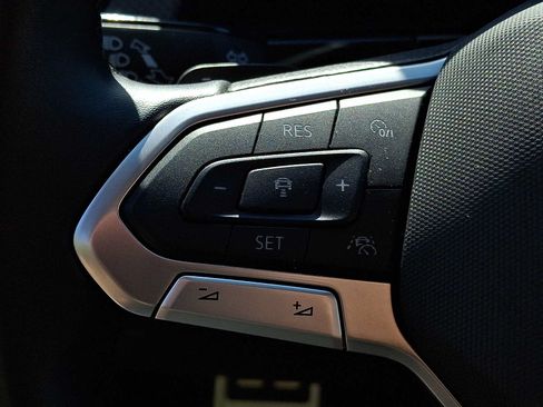Used 2025 Volkswagen Atlas Peak Edition SE AWD/4WD image 19