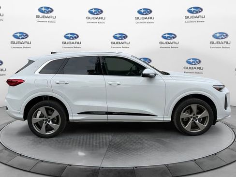 Used 2025 Audi Q5 Premium Plus w/ Premium Plus AWD/4WD image 3