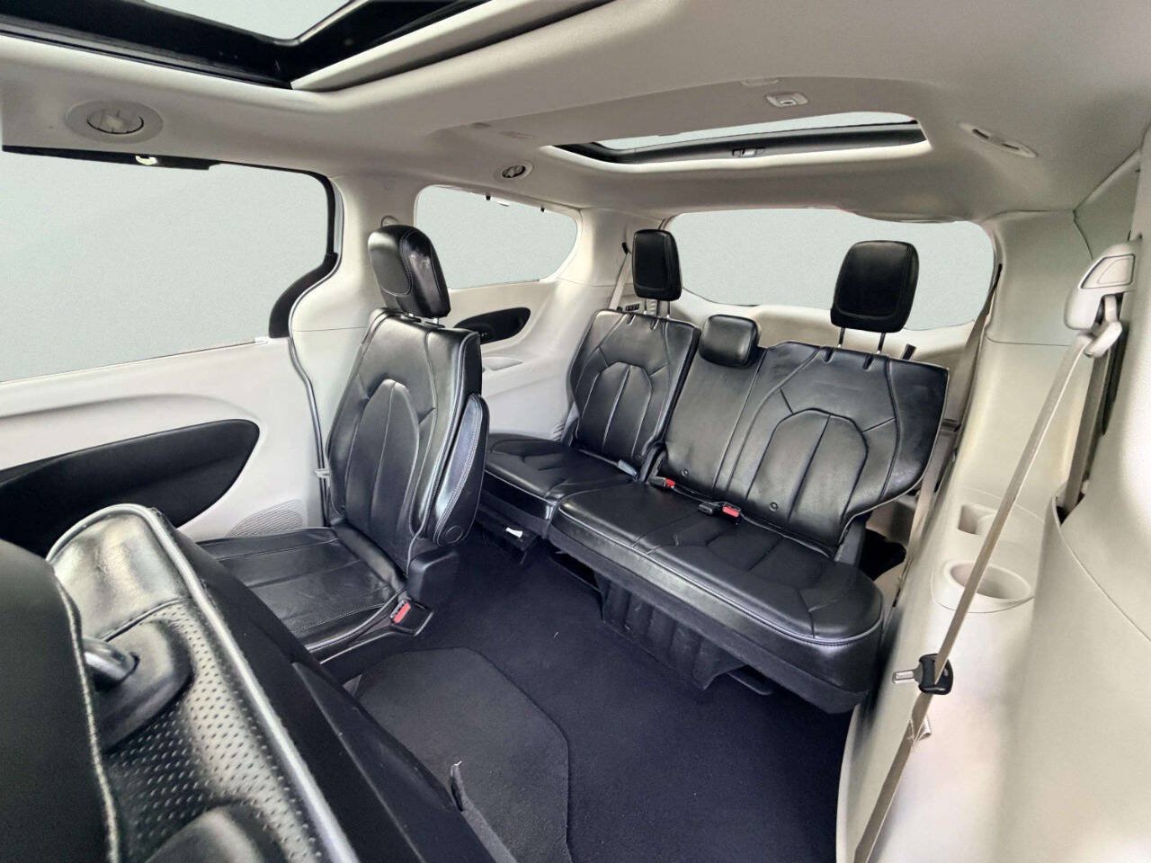 Used 2020 Chrysler Pacifica Limited FWD image 28