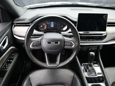 Used 2023 Jeep Compass Latitude image 18