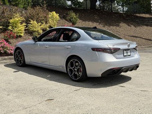 New 2025 Alfa Romeo Giulia w/ Veloce Package Rwd image 5