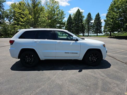 Used 2021 Jeep Grand Cherokee Laredo X AWD/4WD image 7
