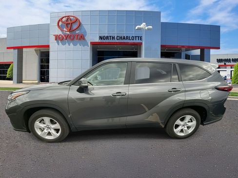 Used 2024 Toyota Highlander LE image 7