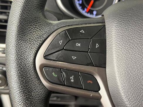 Used 2019 Jeep Cherokee Latitude w/ Popular Appearance Group FWD image 24