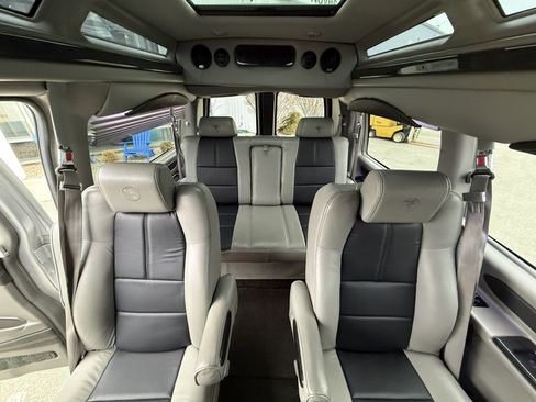 Used 2015 Chevrolet Express 2500 image 22