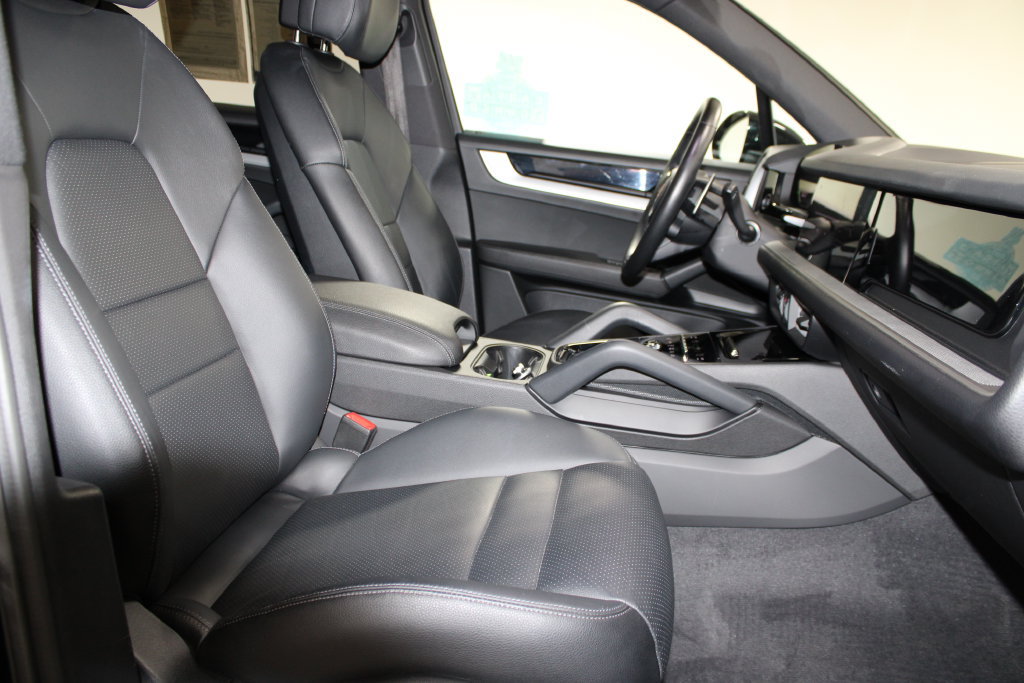 Used 2024 Porsche Cayenne AWD/4WD image 27