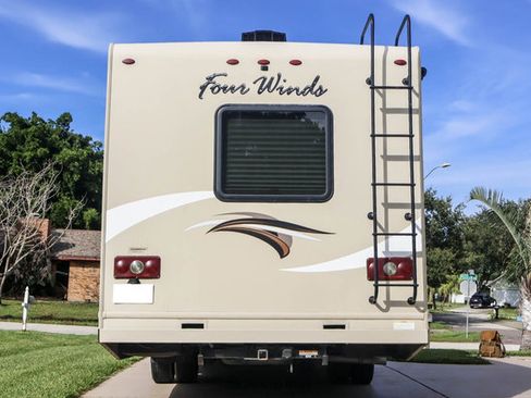 Used 2017 Ford E-450 and Econoline 450 Super Duty w/ Motorhome Prep Package RWD image 7
