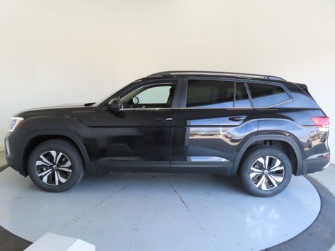 New 2026 Volkswagen Atlas SE FWD image 8