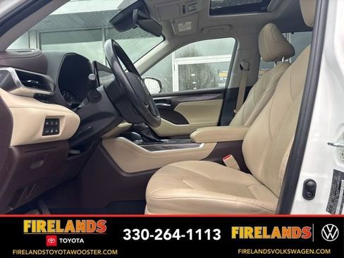 Used 2021 Toyota Highlander Limited image 12